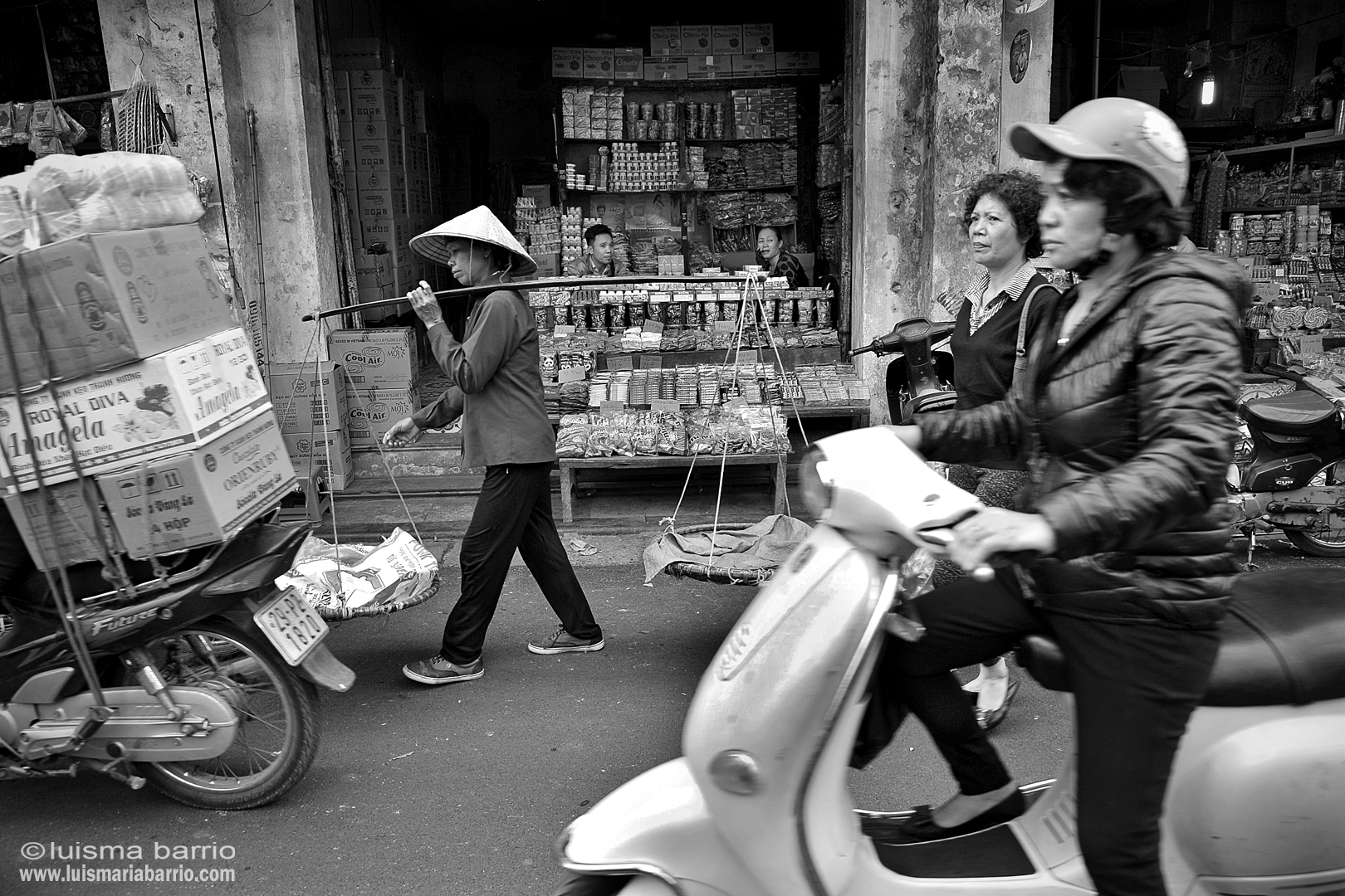 hanoi old city quarter vietnam